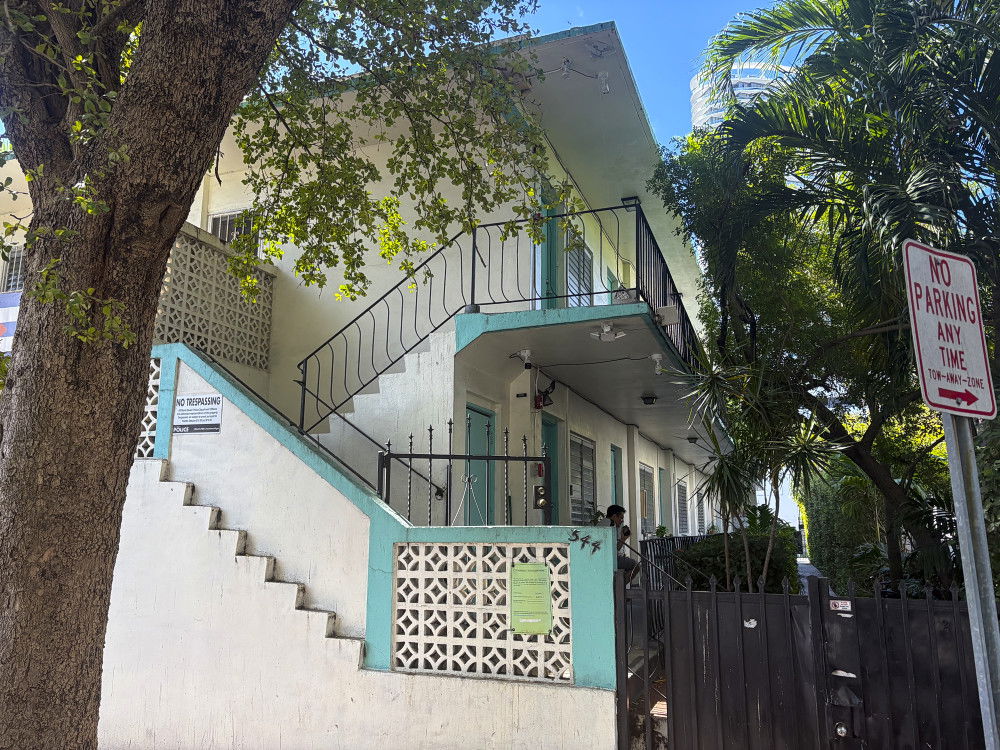 544 Michigan Ave  photo 2